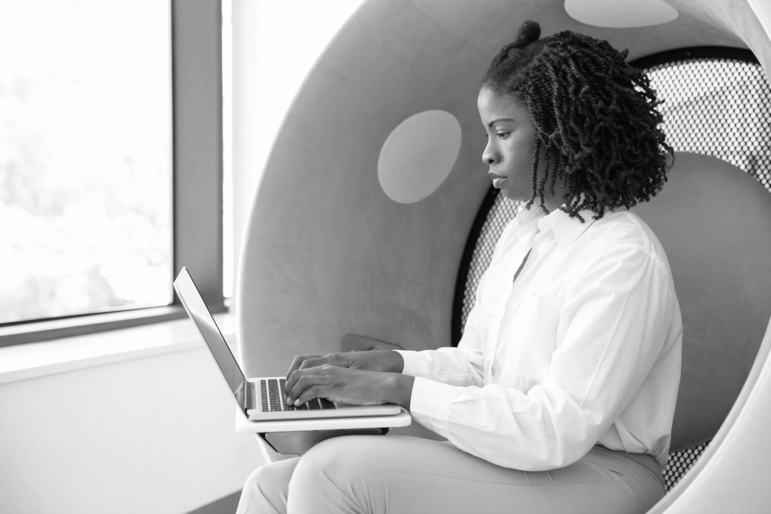 Environnement de travail pour la planification financière avec documents et outils d'analyse